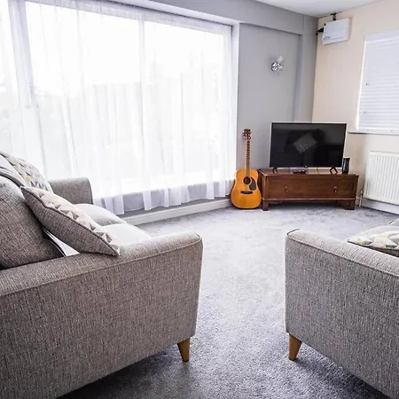 Tallets Apartment With Balcony & Parking Tewkesbury Exterior photo