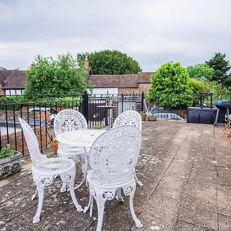 Tallets Apartment With Balcony & Parking Tewkesbury Exterior photo