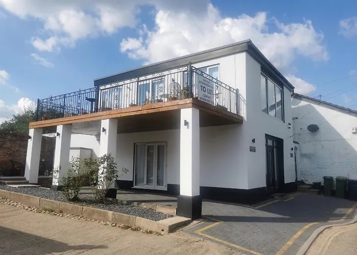 Tallets Apartment With Balcony & Parking