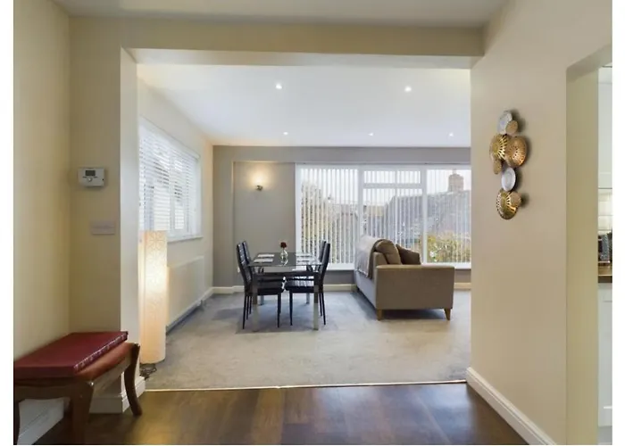 Tallets Apartment With Balcony & Parking