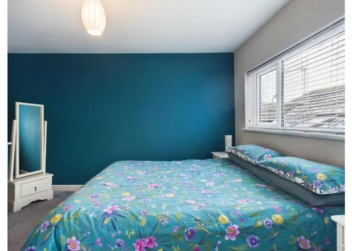 Tallets Apartment With Balcony & Parking