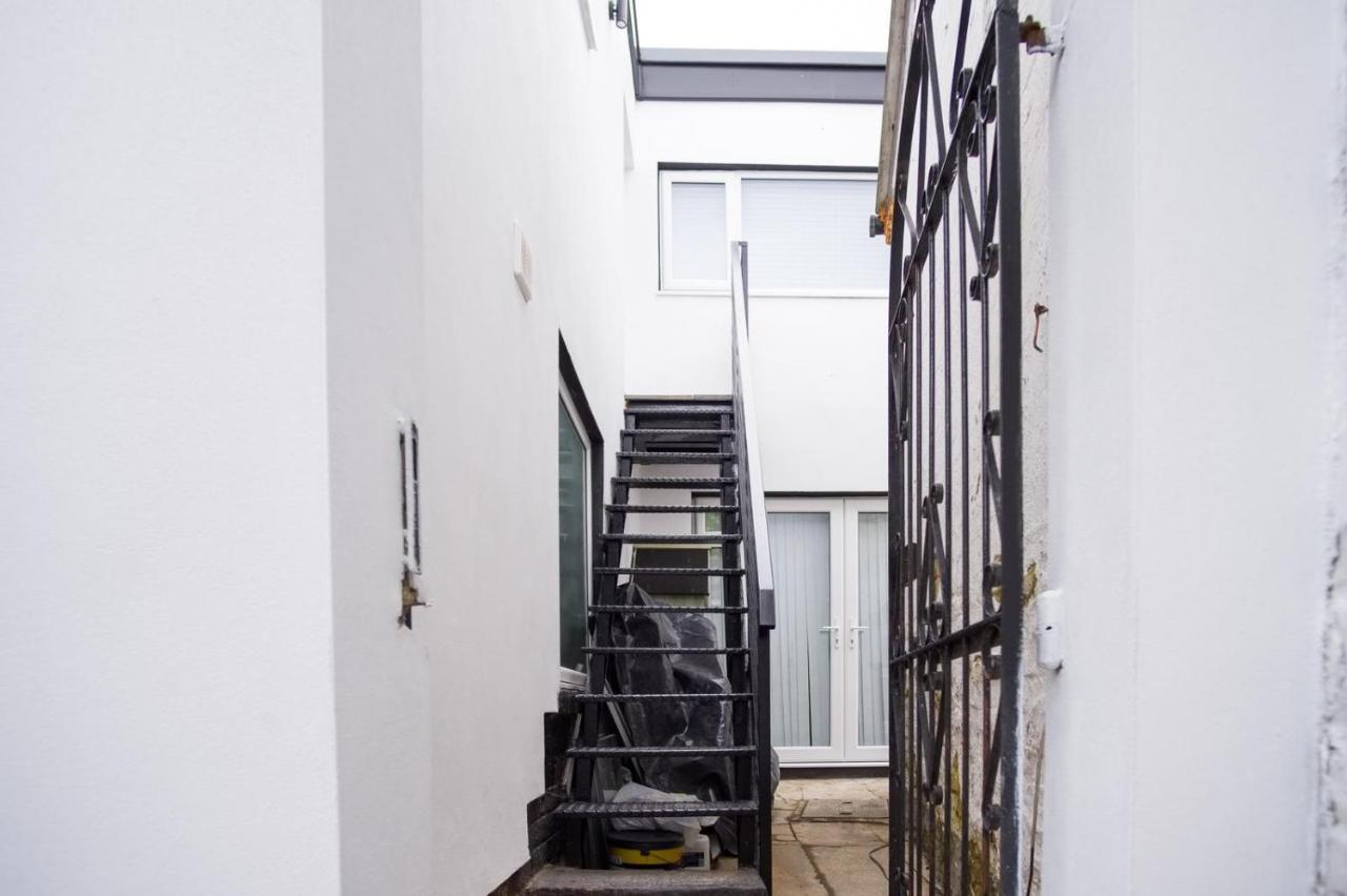 Apartment Tallets With Balcony & Parking *