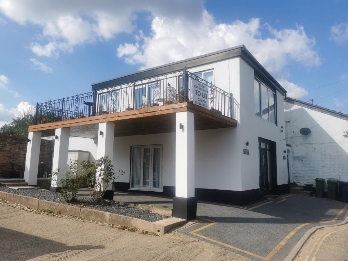 Tallets With Balcony & Parking Tewkesbury