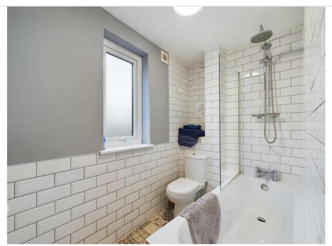 Apartment Tallets With Balcony & Parking *