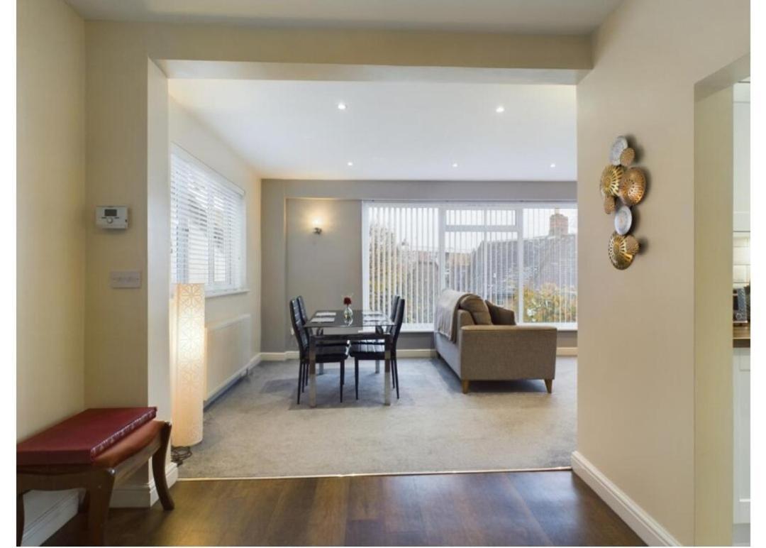 Tallets With Balcony & Parking Apartment