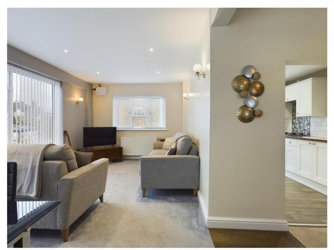 Apartment Tallets With Balcony & Parking Tewkesbury